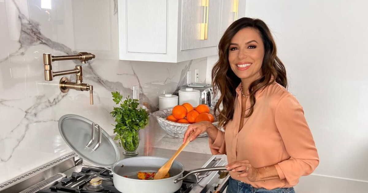 Eva Longoria dévoile une recette d'omelette express à la française