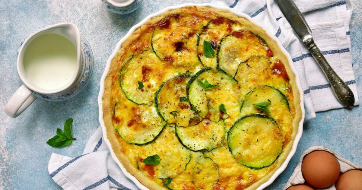 La quiche sans pâte aux courgettes et thon : une recette légère et savoureuse